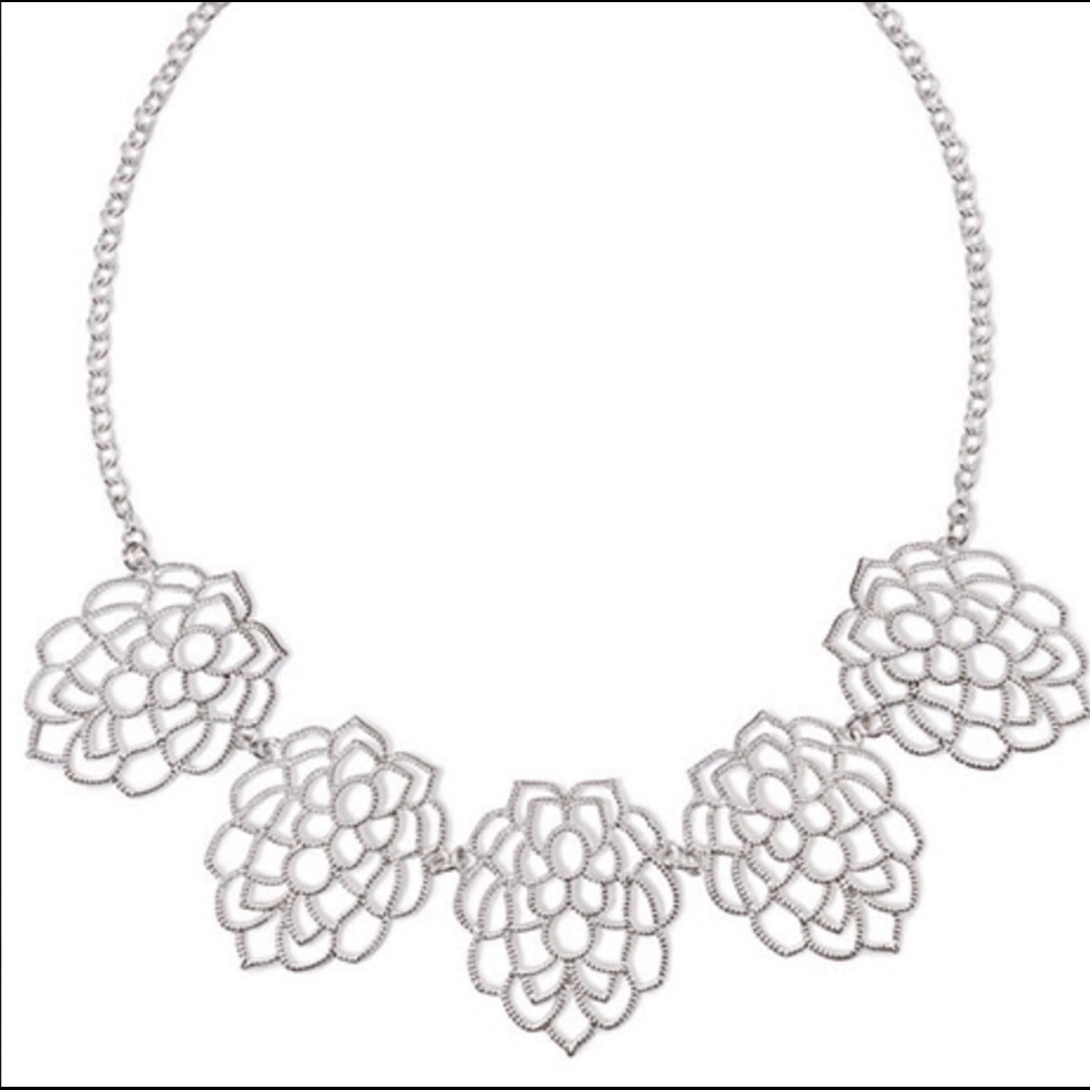Avon Monarch Petals Collar Necklace Silvertone NEW